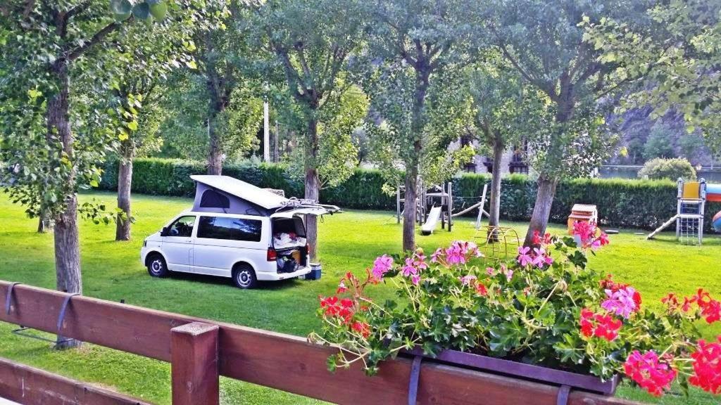 Bungalows Nou Camping La Guingueta D'Aneu Exterior photo