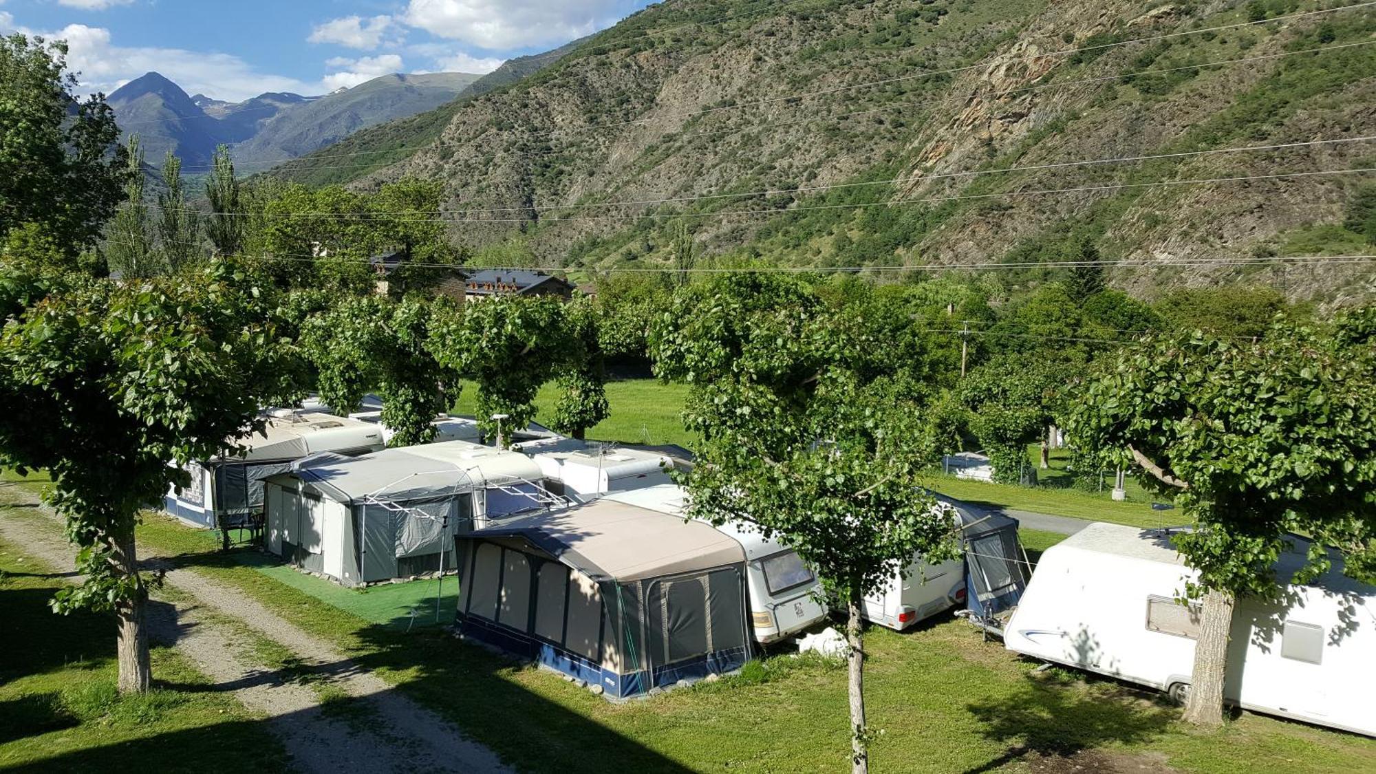 Bungalows Nou Camping La Guingueta D'Aneu Exterior photo