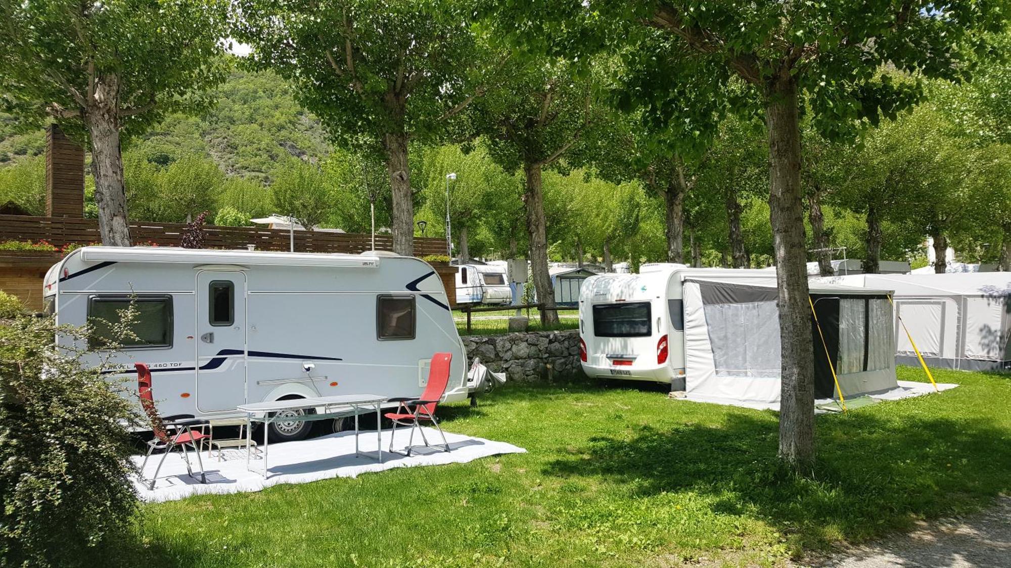 Bungalows Nou Camping La Guingueta D'Aneu Exterior photo