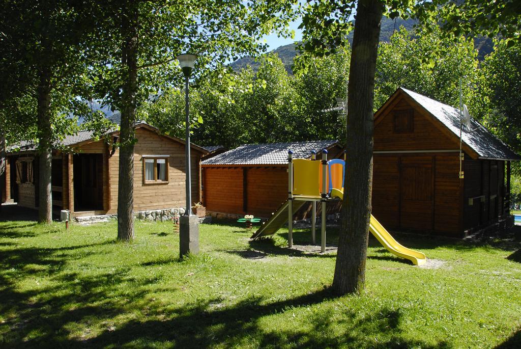 Bungalows Nou Camping La Guingueta D'Aneu Exterior photo