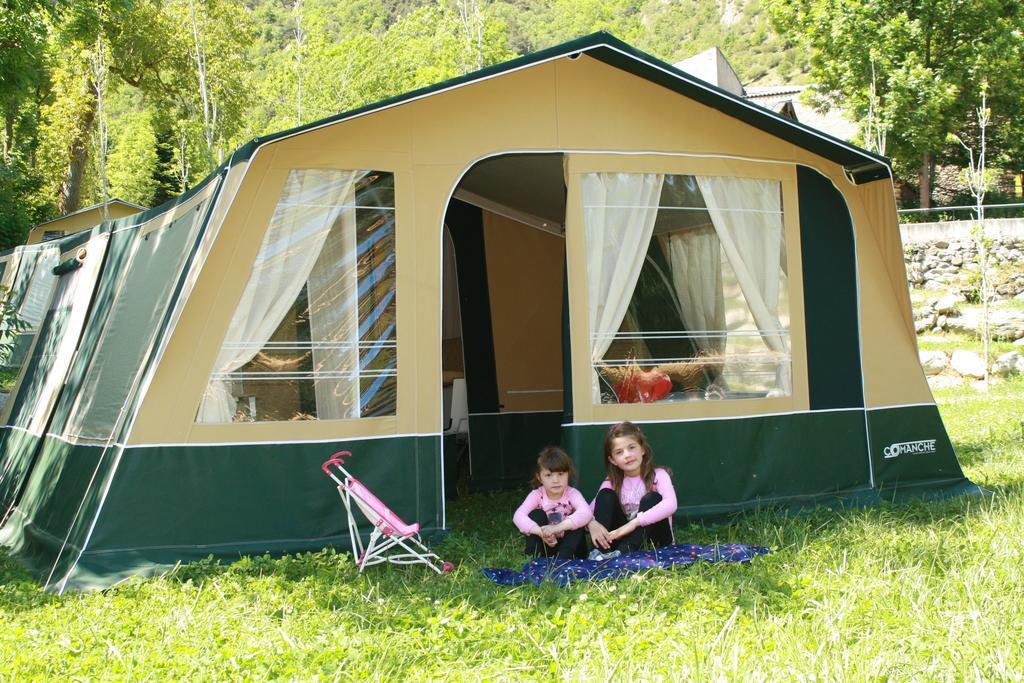 Bungalows Nou Camping La Guingueta D'Aneu Exterior photo