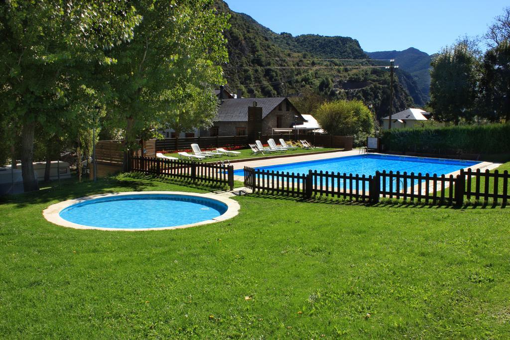 Bungalows Nou Camping La Guingueta D'Aneu Exterior photo