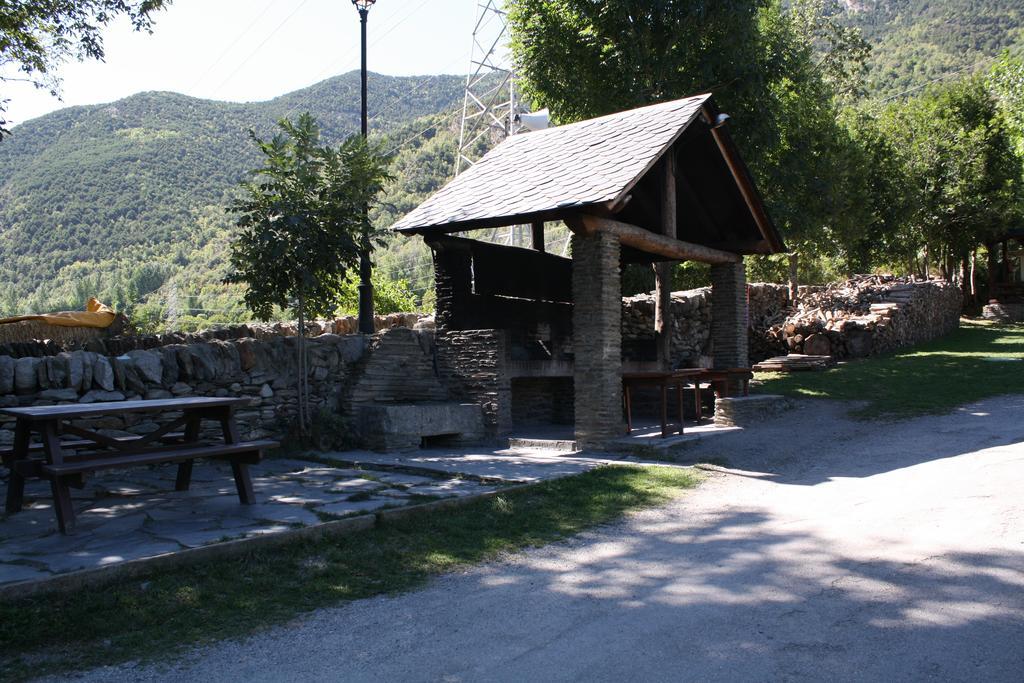 Bungalows Nou Camping La Guingueta D'Aneu Exterior photo