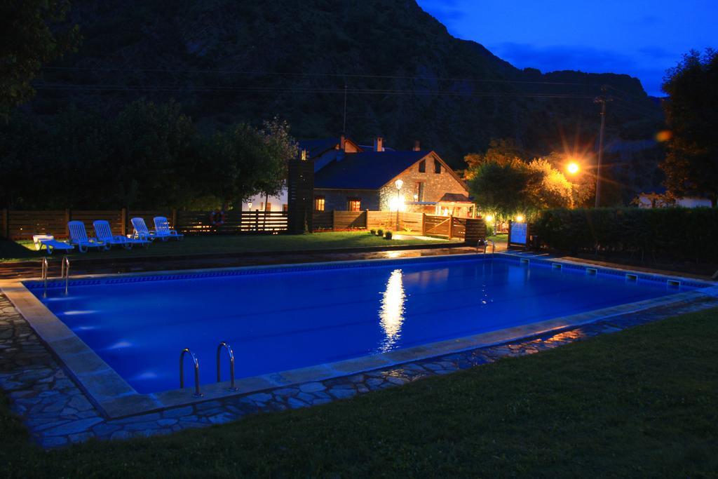 Bungalows Nou Camping La Guingueta D'Aneu Exterior photo