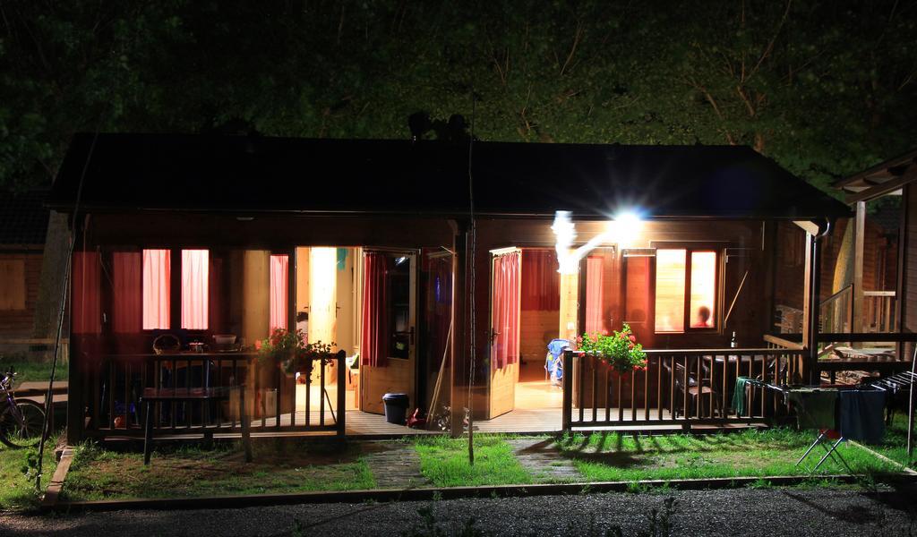 Bungalows Nou Camping La Guingueta D'Aneu Exterior photo