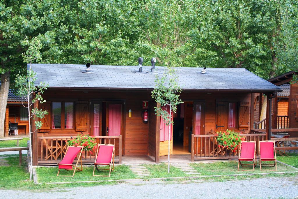 Bungalows Nou Camping La Guingueta D'Aneu Exterior photo