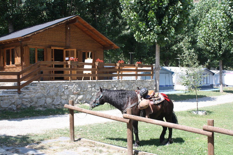 Bungalows Nou Camping La Guingueta D'Aneu Exterior photo