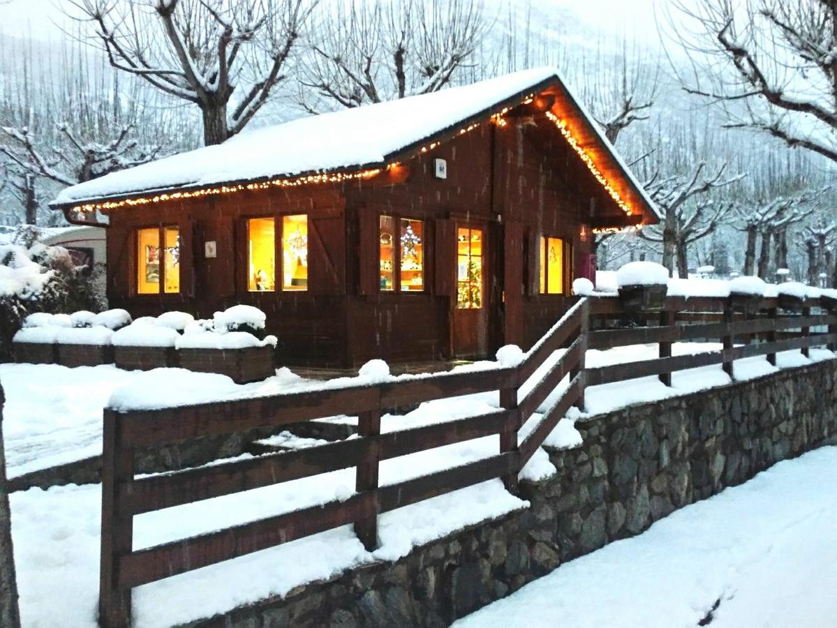 Bungalows Nou Camping La Guingueta D'Aneu Exterior photo