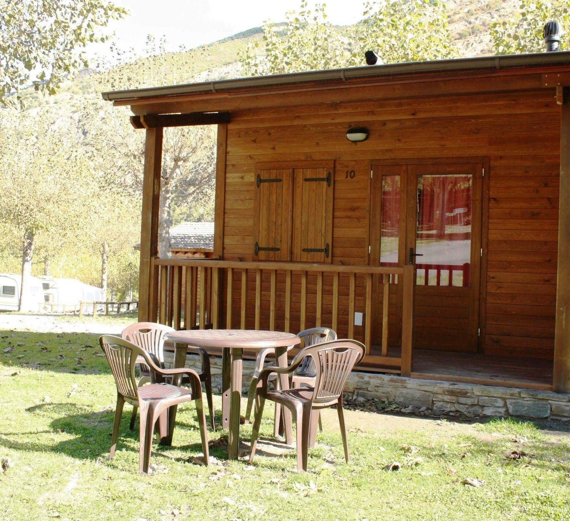 Bungalows Nou Camping La Guingueta D'Aneu Exterior photo