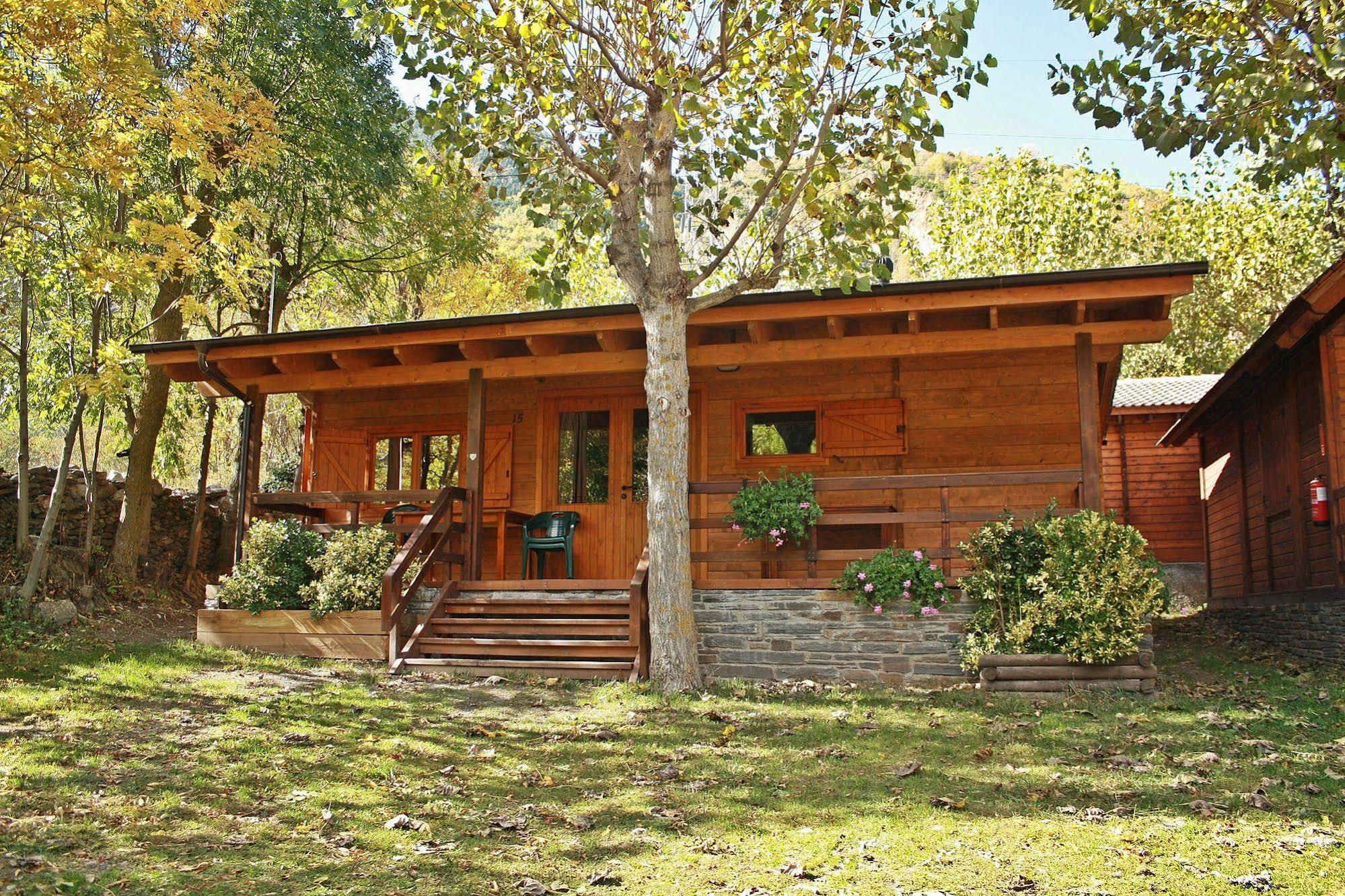 Bungalows Nou Camping La Guingueta D'Aneu Exterior photo