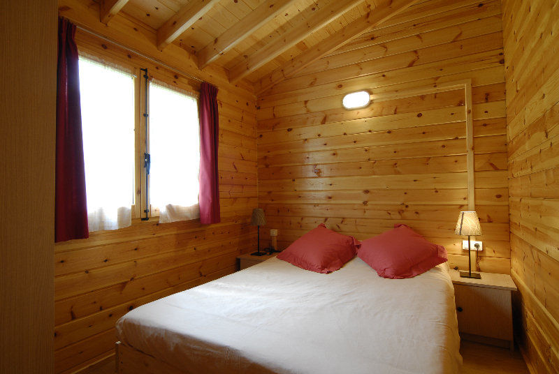 Bungalows Nou Camping La Guingueta D'Aneu Exterior photo